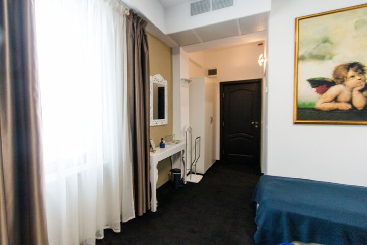 Room 16 of 136