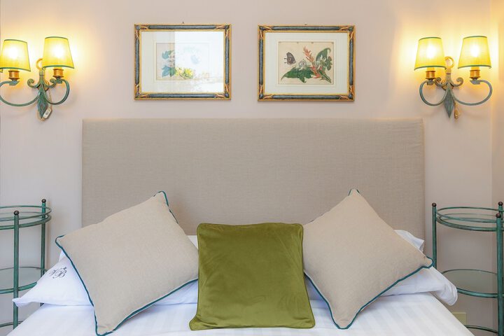 Room 10 of 68