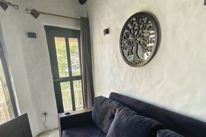 Room 8 of 19