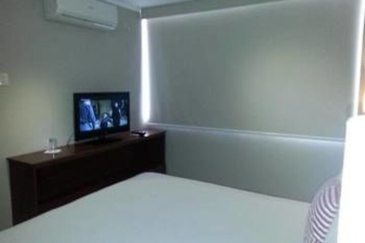 Room 13 of 32