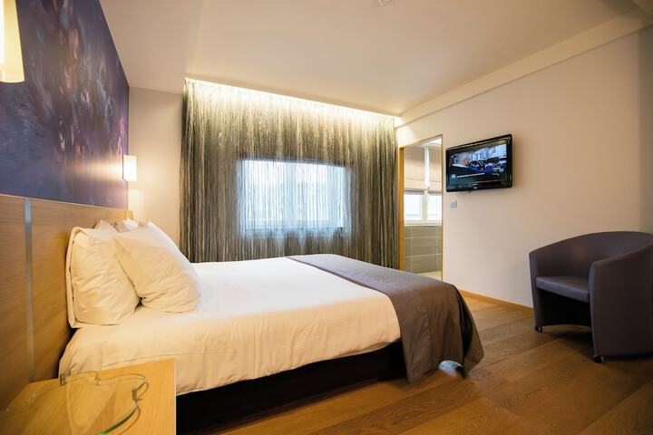Room 6 of 27