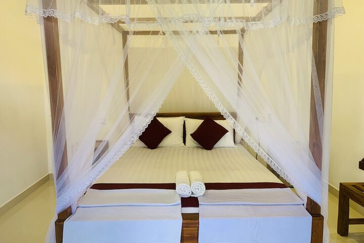 Room 3 of 48