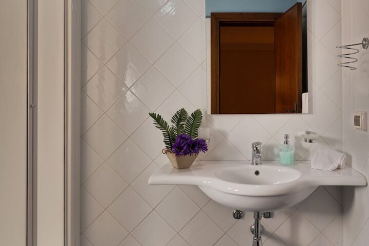 Room 25 of 54