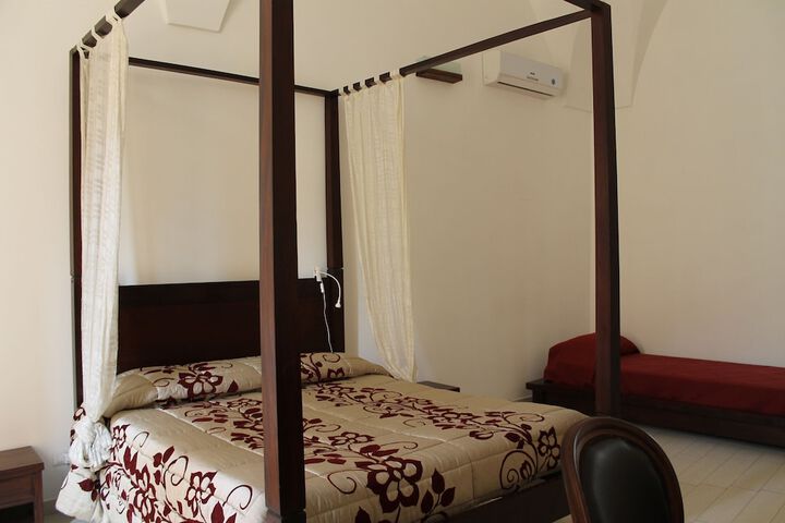 Room 21 of 76