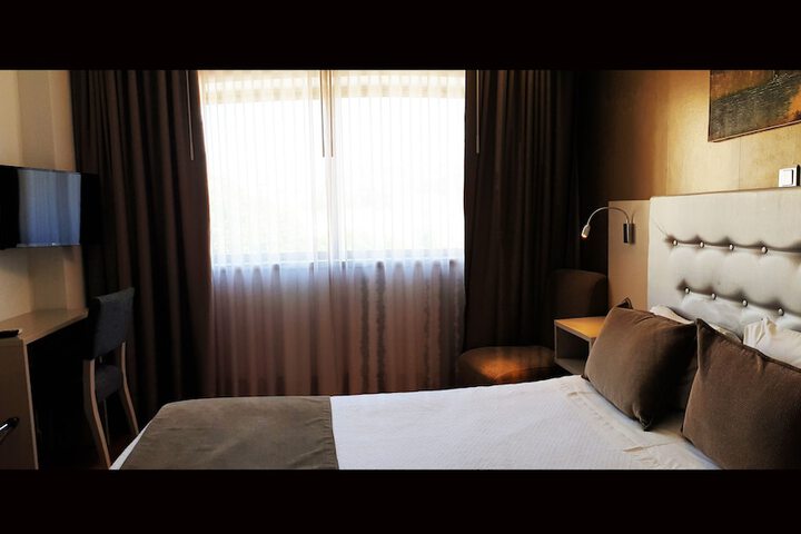 Room 16 of 83