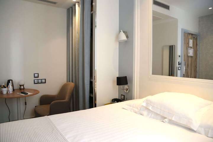 Room 52 of 105