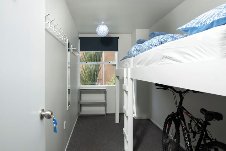 Room 7 of 18