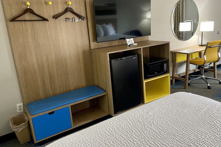 1 King Bed (12 of 13)