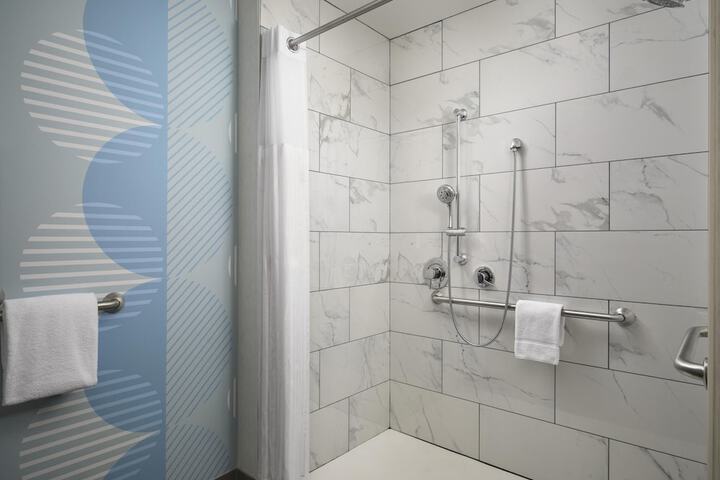 Room 13 of 25