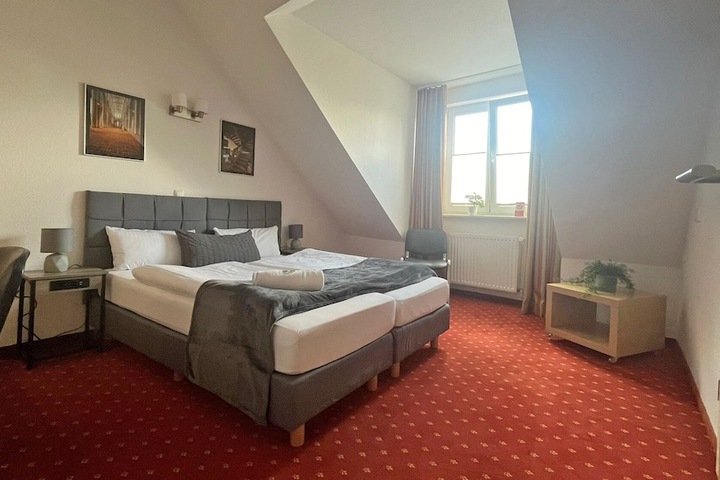 Room 6 of 49