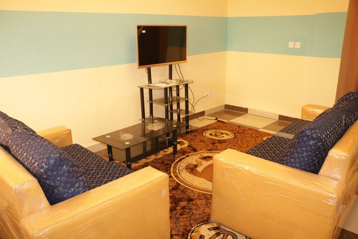 Room 2 of 8