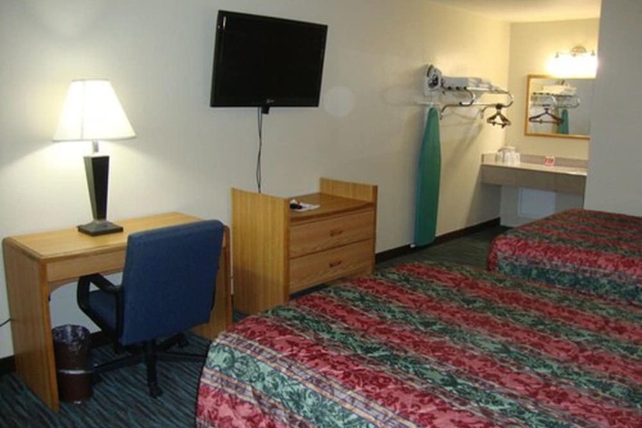 2 Double Beds (7 of 8)
