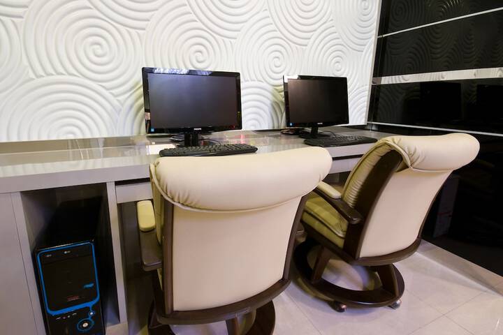 Business Center 35 of 39