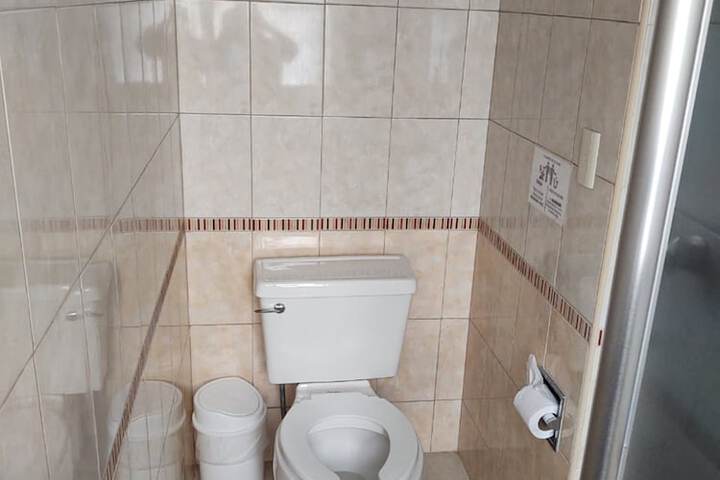 Room 5 of 8