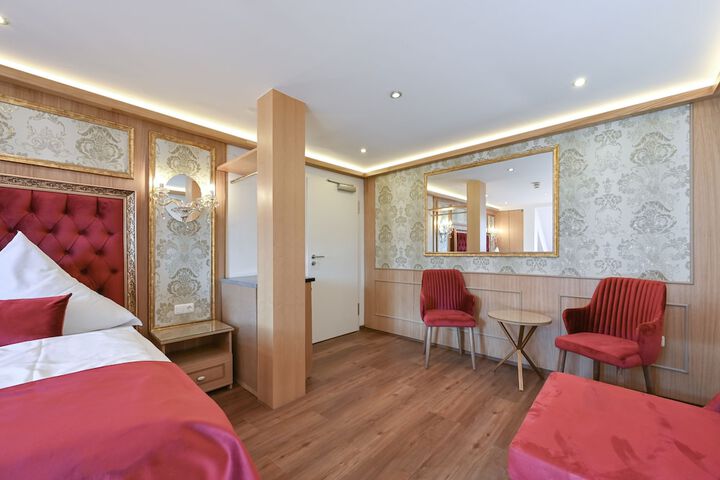 Room 13 of 74