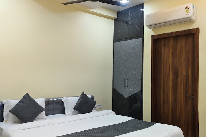 Room 17 of 48