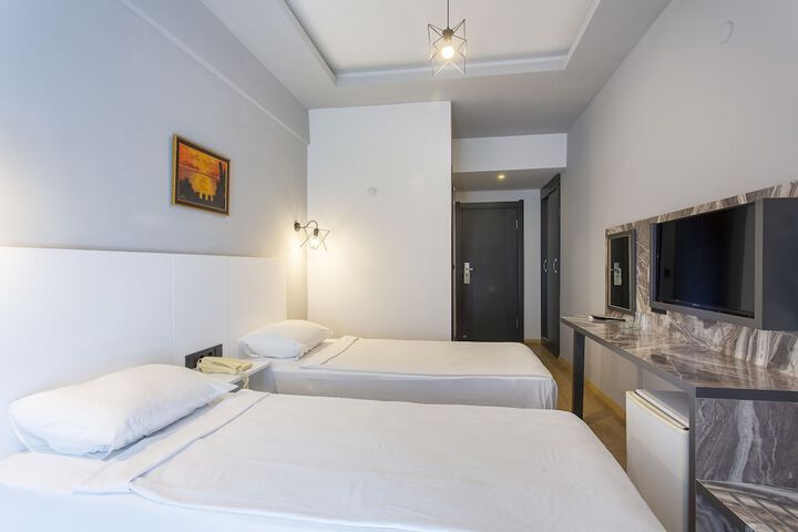 Room 6 of 44