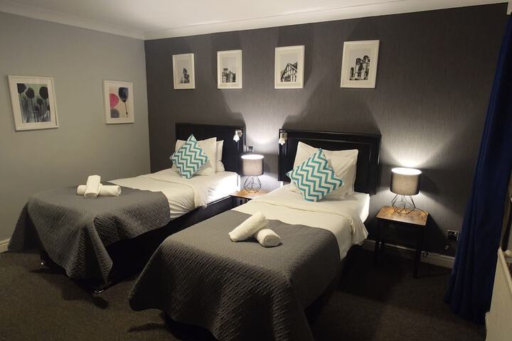 Room 25 of 49