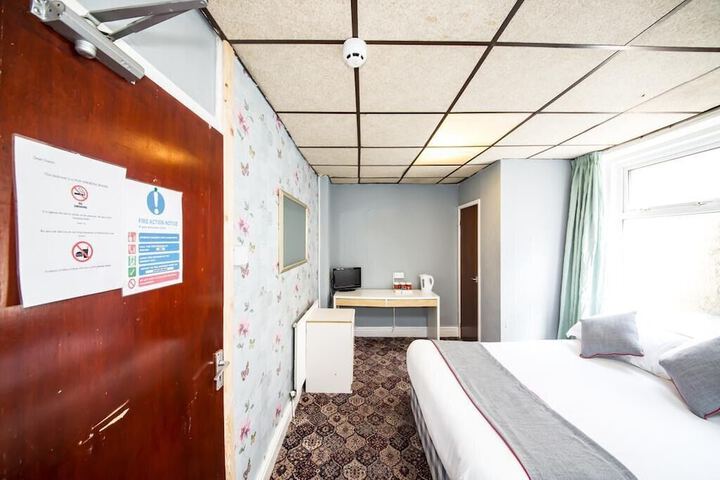 Room 10 of 19