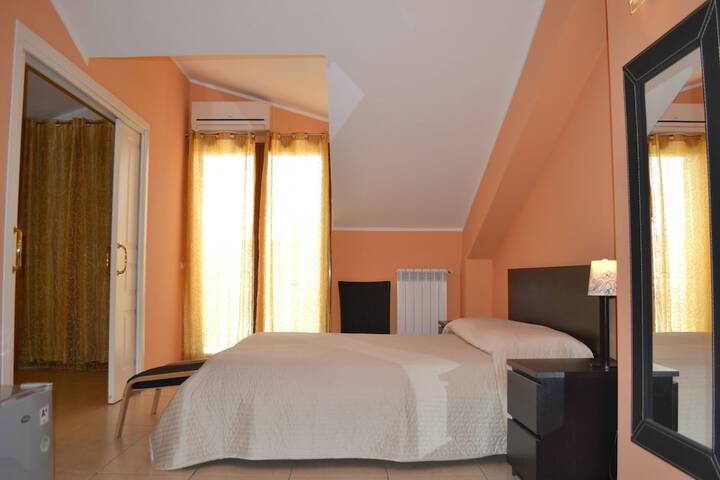 Room 6 of 25