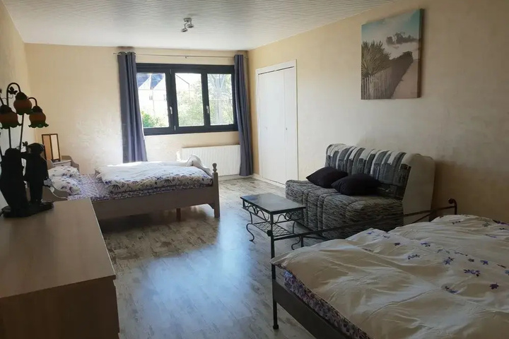 Room 2 of 10