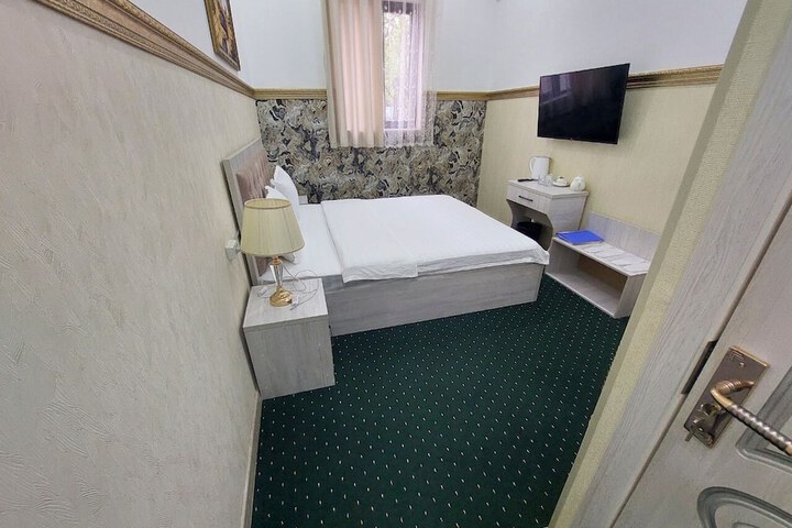 Room 16 of 24