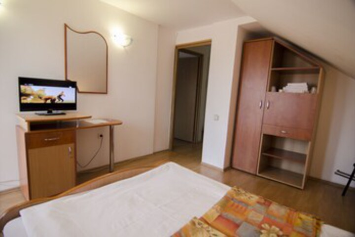 Room 30 of 47