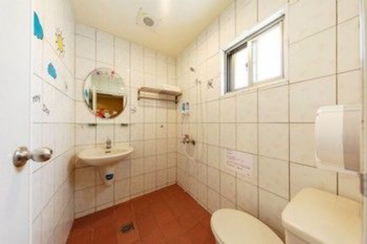 Room 6 of 40