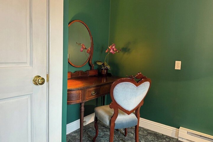 Room 34 of 60