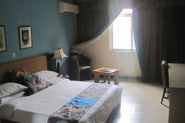 Room 33 of 81