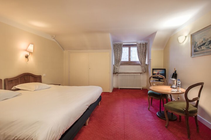 Room 6 of 56