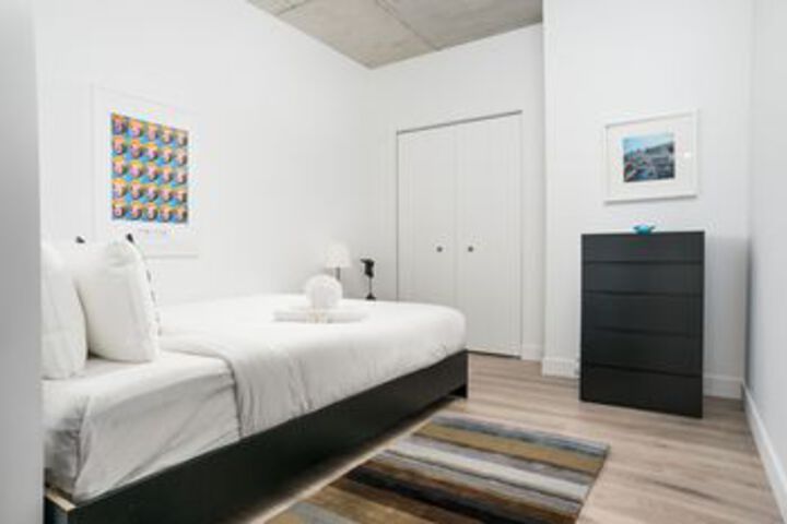 Room 9 of 19