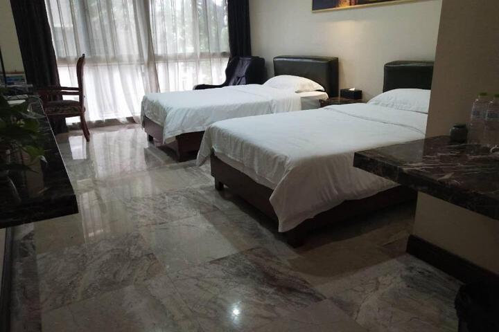 The Four Seasons of Riverview Hotel