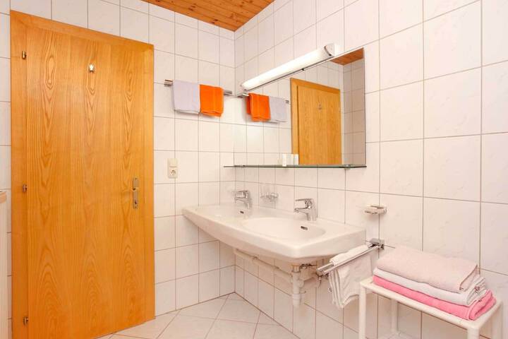 Room 8 of 25
