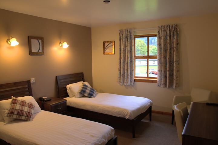 Room 5 of 16