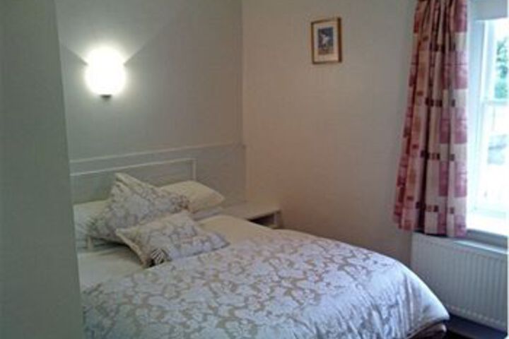 Room 3 of 8