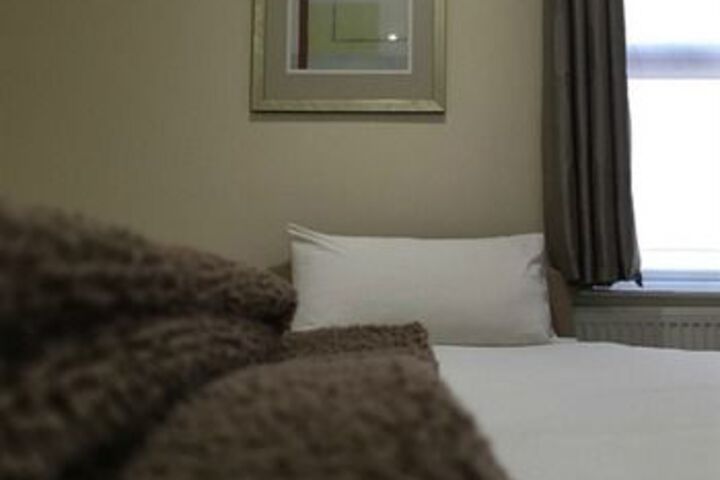 Room 8 of 14