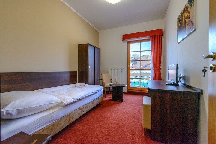 Room 6 of 42