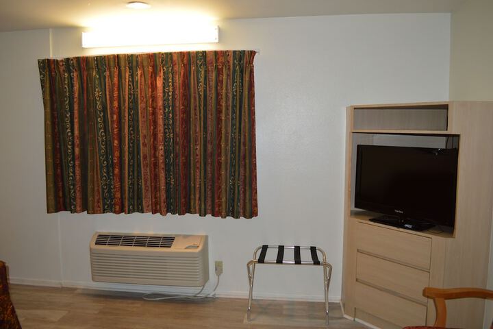 Room 3 of 37