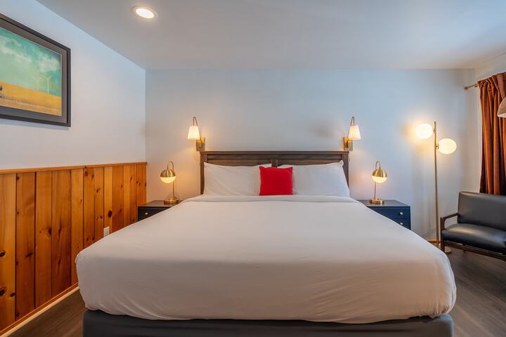 Superior King Bed (18 of 21)