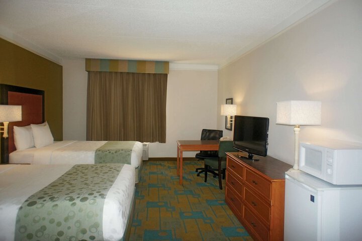 2 Double Beds (10 of 13)