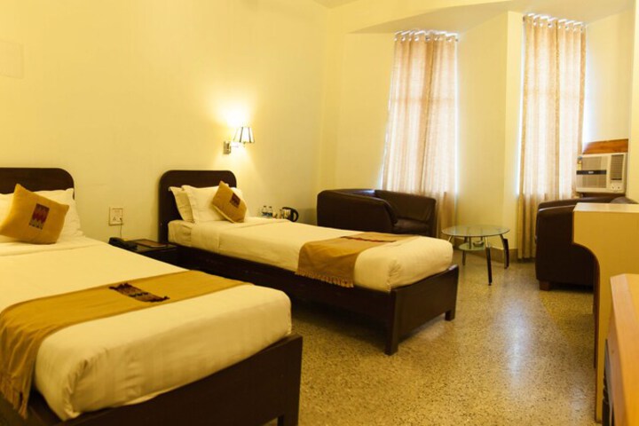 Room 9 of 42