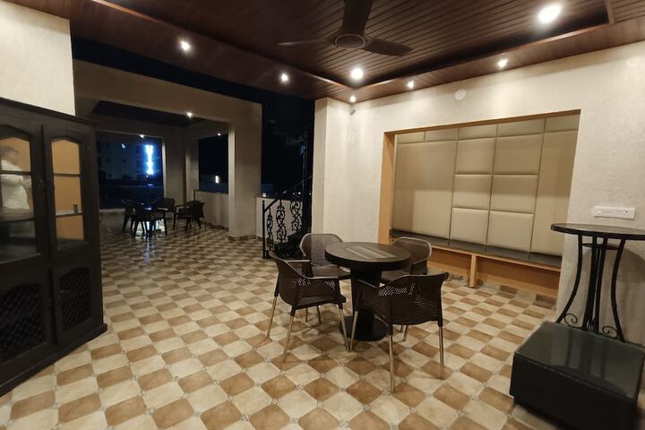 Room 5 of 14