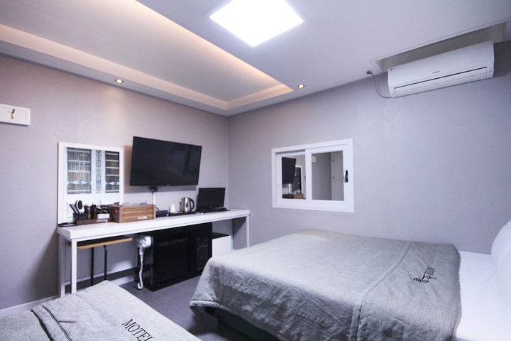 Room 3 of 28