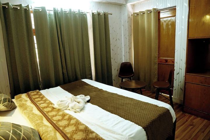 Room 17 of 27