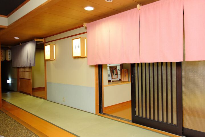 Ballroom/Hall 16 of 22