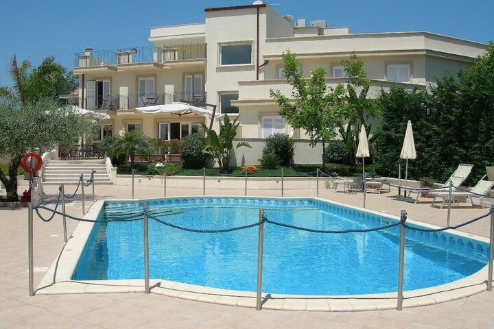 Hotel Pool