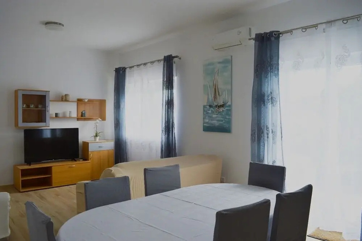 Room 4 of 15