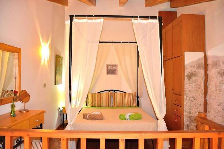 Room 4 of 25