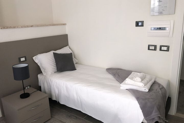 Room 5 of 34